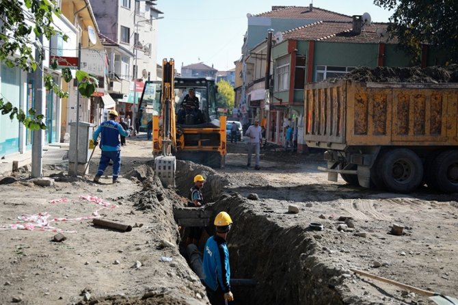 Atatürk Caddesi’nin içmesuyu altyapısı yenileniyor