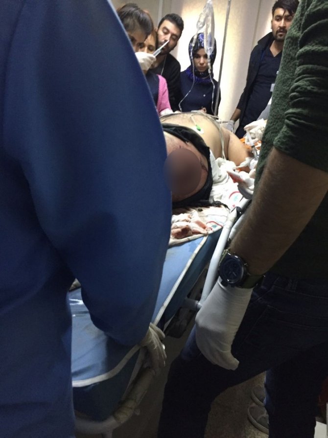 Pervari’de tuzaklı EYP iş makinesinin geçişi sırasında patlatıldı: 1 yaralı