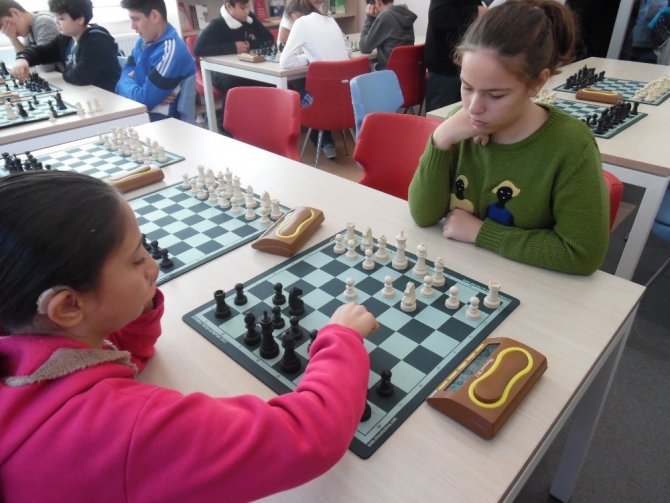 Okullar arası satranç yarışması yapıldı