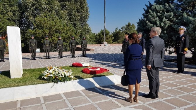 6. Cumhurbaşkanı Korutürk, ölüm yıldönümünde mezarı başında anıldı