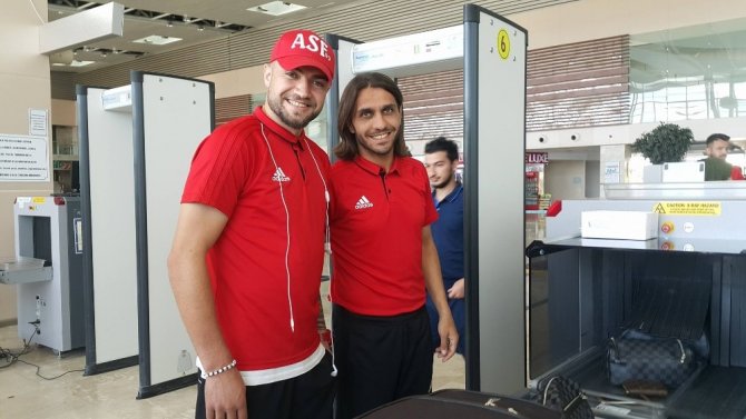 Elazığspor 23 futbolcuyla İstanbul’a gitti