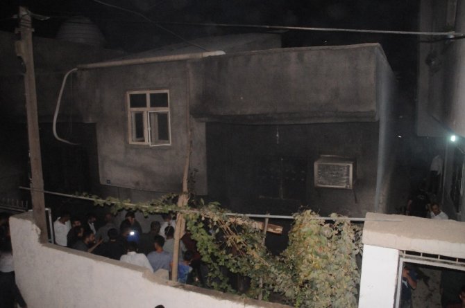Cizre’de bir evin bodrum katında çıkan yangın mahalleyi sokağa döktü