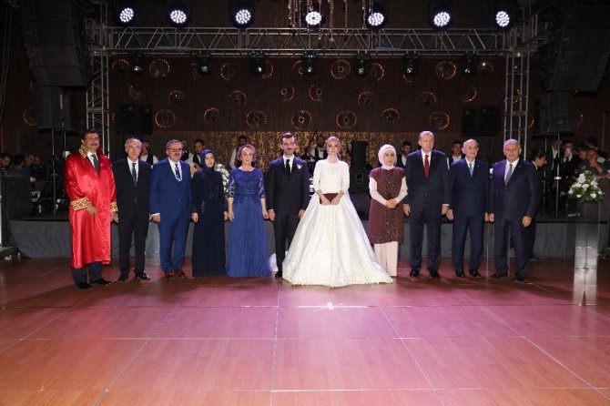 Nikahlarına devletin zirvesi şahitlik etti