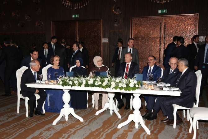 Nikahlarına devletin zirvesi şahitlik etti