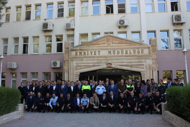 Mardin Emniyet Müdürü Onar, personelini mutlu günlerinde yalnız bırakmıyor