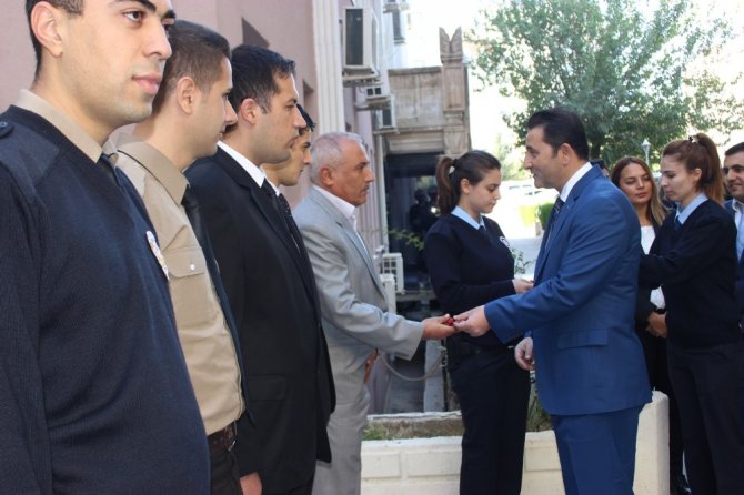Mardin Emniyet Müdürü Onar, personelini mutlu günlerinde yalnız bırakmıyor