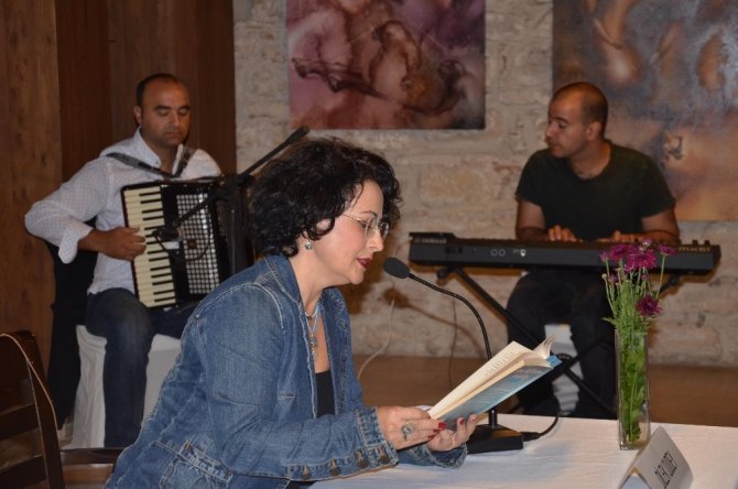 Yazar Dilek Qudey, Kuşadası’nda okurlarıyla buluştu