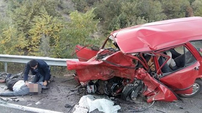 Sinop’ta trafik kazası: 2 ölü, 1 yaralı