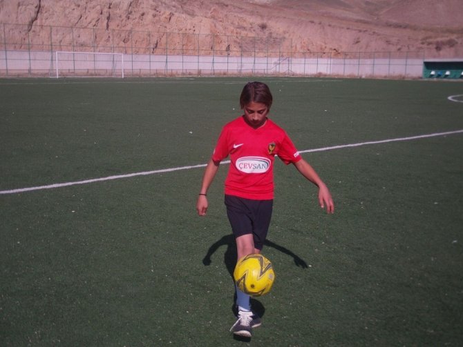 Genç yetenek Akgün: “Arda Turan bizi futboldan soğutuyor”