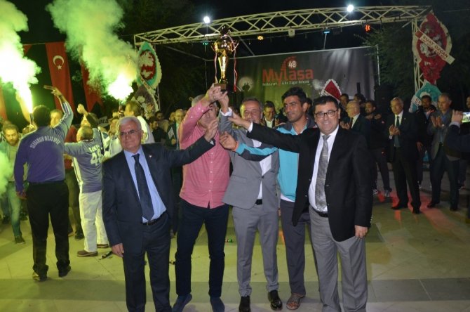 Yeni Milasspor’da şampiyonluk sevinci bir kez daha yaşandı