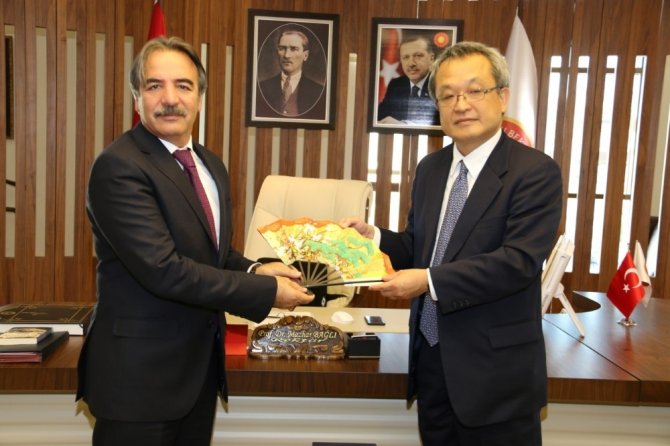 Japon Büyükelçisi Nakamura Rektör Prof. Dr. Bağlı’yı ziyaret etti