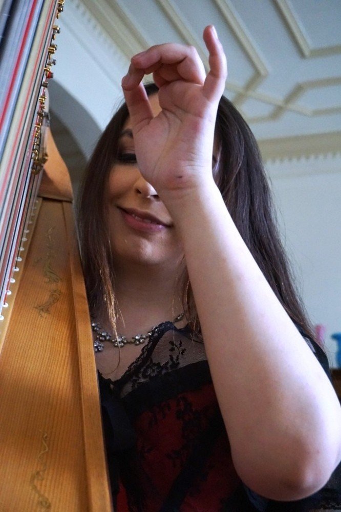 Ünlü arpçı Zeynep Öykü Ayvalık’a geliyor
