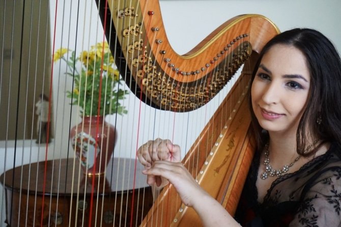 Ünlü arpçı Zeynep Öykü Ayvalık’a geliyor