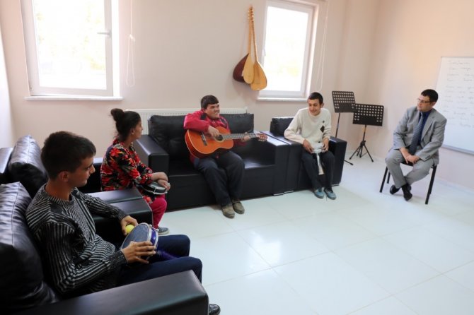 Kaymakam Doğramacı, engellilerin sevincine ortak oldu