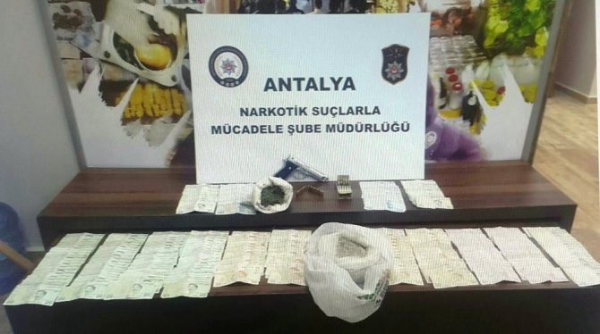 Antalya’da uyuşturucu operasyonu: 8 gözaltı