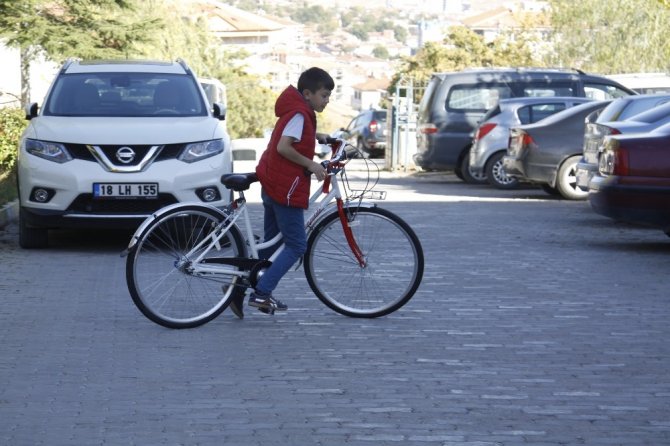 Çankırı’da şehit ve gazi ailelerine bisiklet hediye edildi