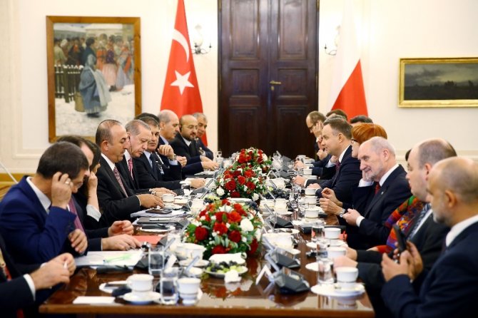 Cumhurbaşkanı Erdoğan, Polonya’da heyetlerarası görüşmeye katıldı