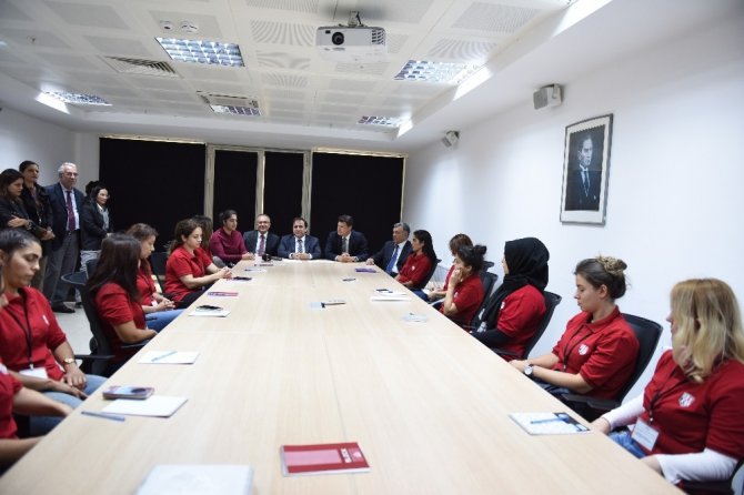 Kadın seyis adayları ders başı yaptı