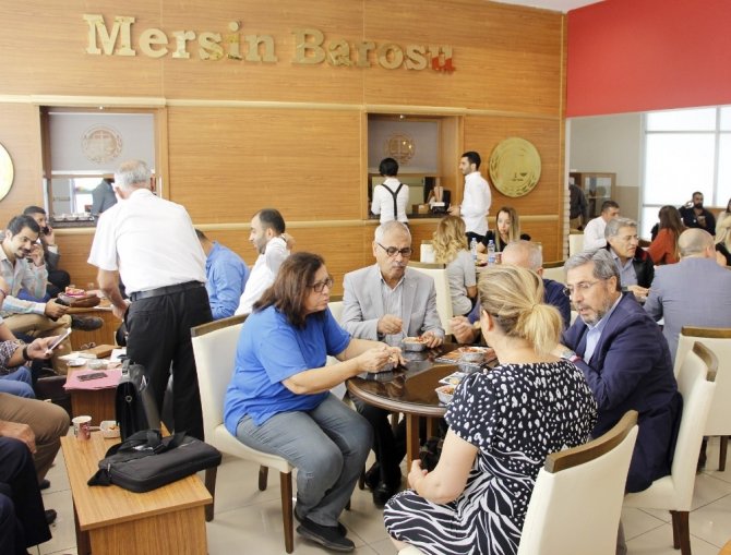Mersin Barosu’ndan avukatlara aşure ikramı