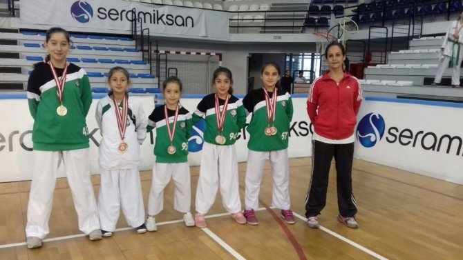 Salihli Belediyesi Karate takımı Manisa şampiyonu oldu