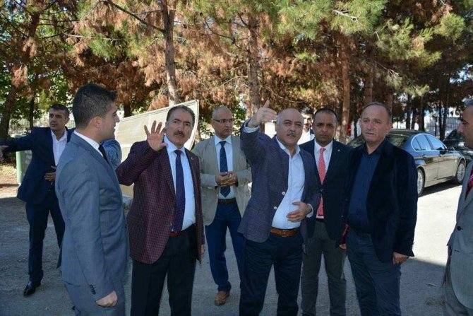 Kale Belediye Başkanı Akdemir’den, Başkan Karaman’a plaket