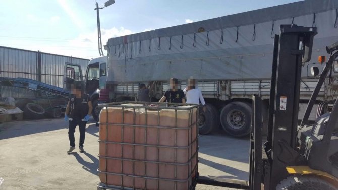Tuzla’da 16 ton kaçak ’10 numara yağ’ ele geçirildi