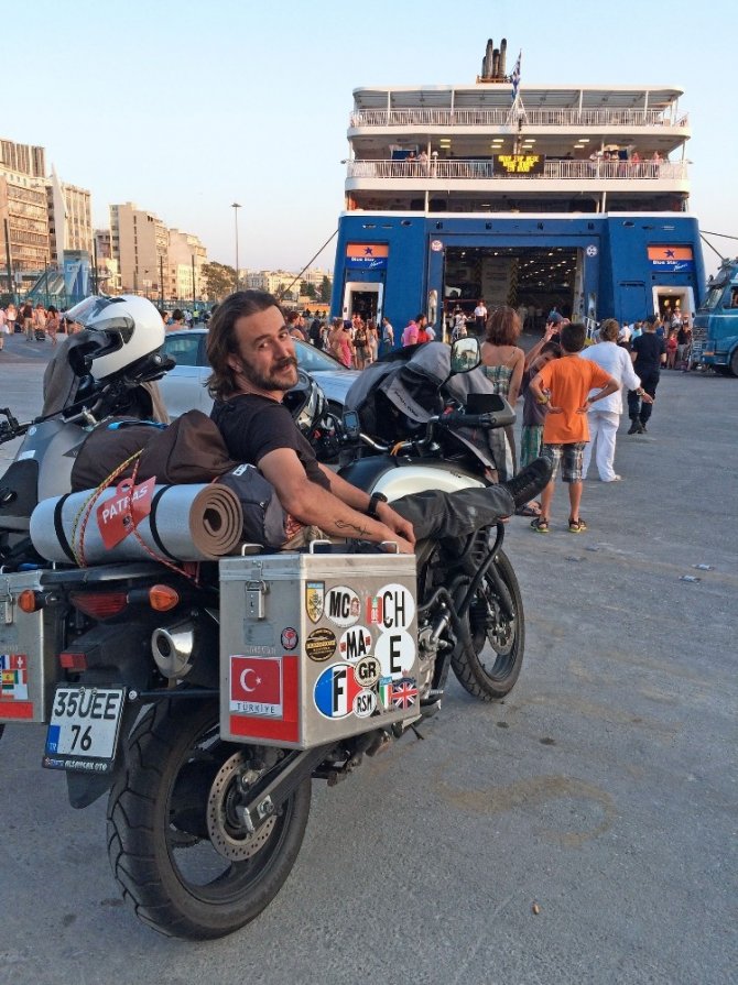 İzmirli akademisyen 4 kıta ve 43 ülkeyi motorla gezdi