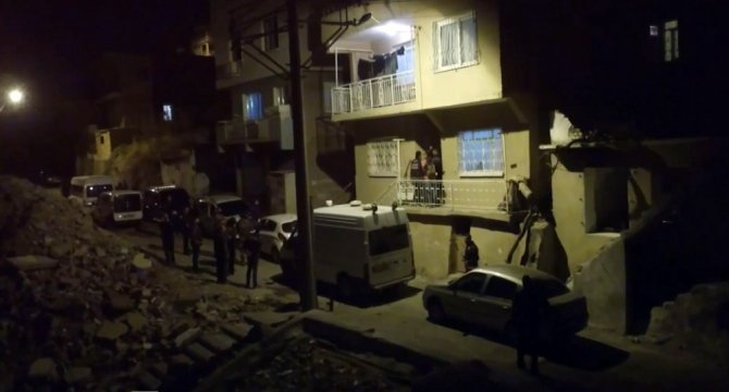 İzmir’de uyuşturucu çetesi 6 aylık takip sonrası çökertildi