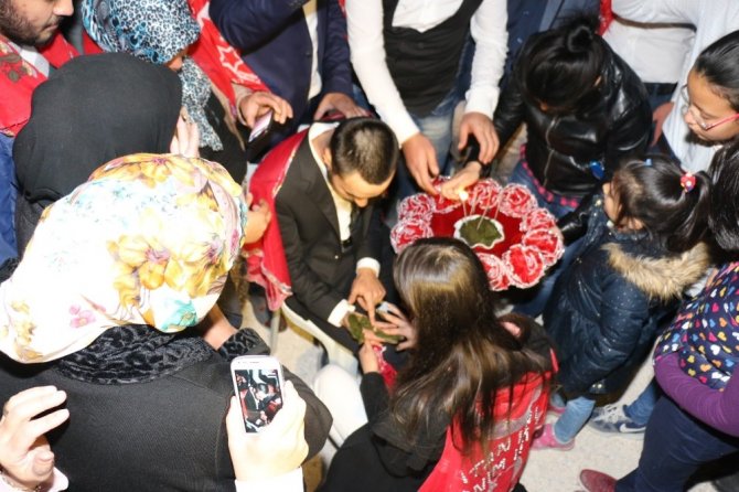 Seyitgazi Ak Parti Kadın Kolları yöneticileri askere gidecek gençleri yalnız bırakmadı