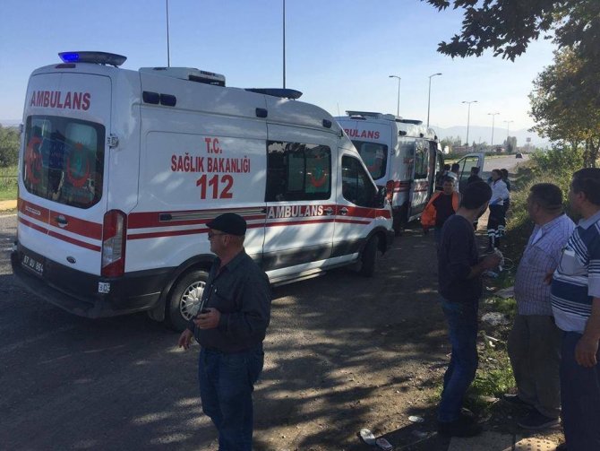 Otomobil hasta taşıyan ambulansla çarpıştı: 4 yaralı