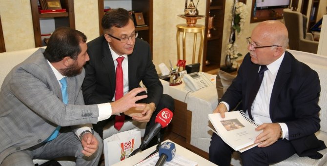 Belarus Ankara Büyükelçisi Savinykh Başkan Sekmen’i ziyaret etti