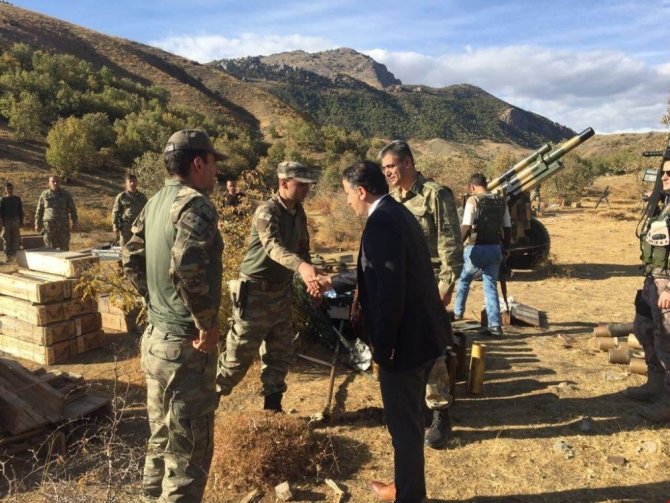 Mutki Kaymakamından terörle mücadele eden askere ziyaret