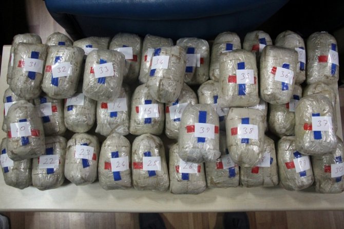 Uyuşturucu taciri karı koca 20 kilo 634 gram eroinle yakalandı