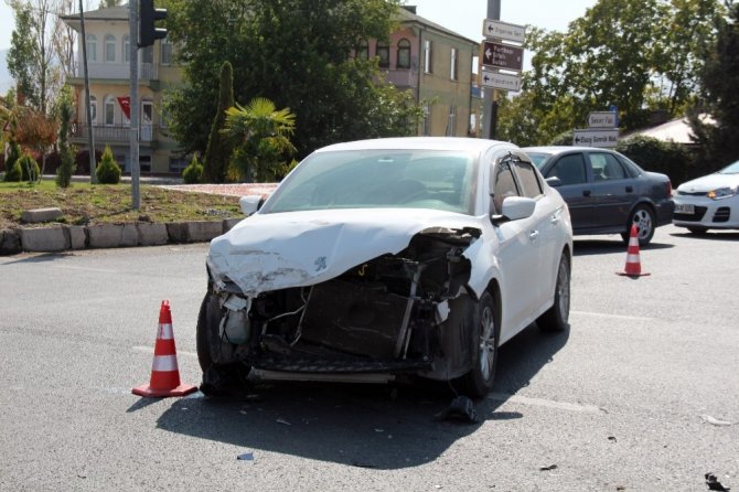 Elazığ’da iki ayrı trafik kazası: 7 yaralı