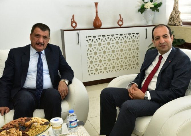 Bakan Yardımcısı Fatih Çiftçi’den Belediye Başkanı Selahattin Gürkan’a övgü