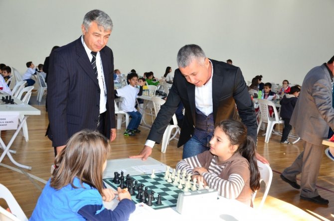 Manavgat Belediyesi’nden 29 Ekim Satranç Turnuvası