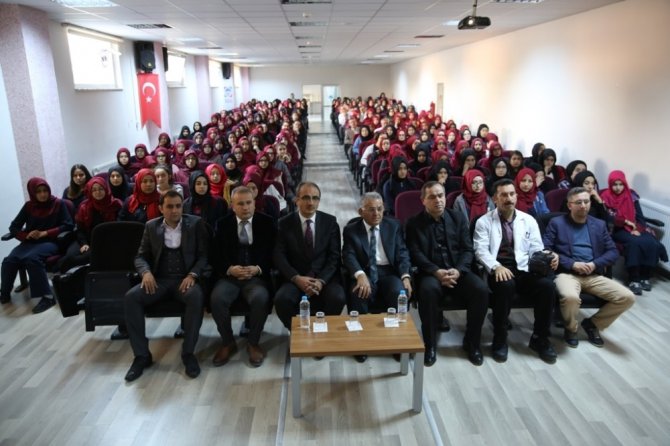 Büyükkılıç, Ali Rıza Özderici Anadolu Kız İmam Hatip Lisesi’nde Kariyer Günleri’nin konuğu oldu