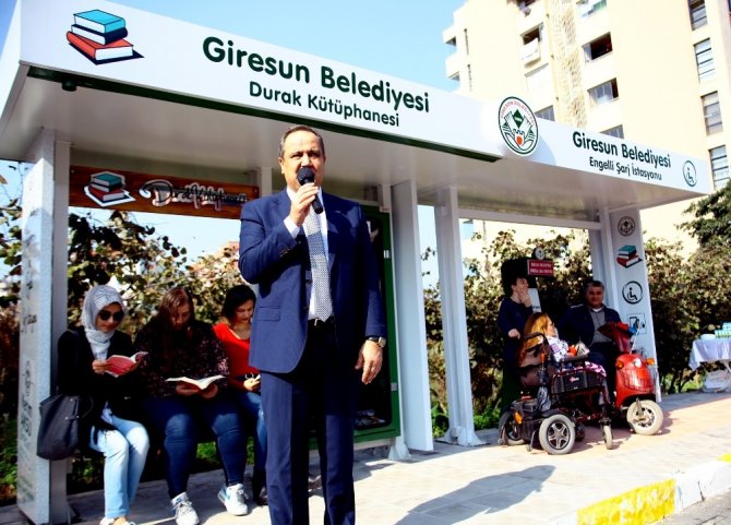 Türkiye’de ilk defa ‘Durak kütüphane ve engelli şarj istasyonu’ Giresun’da açıldı