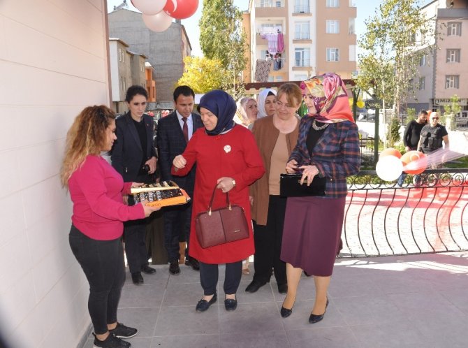 Muş’ta Hanım Kültür Merkezi açıldı