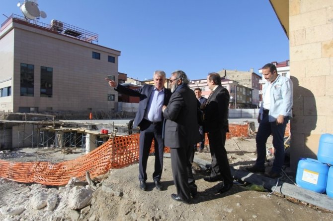 Vali Pehlivan ve Başkan Memiş Kent Meydanı ve Kapalı Otopark projesini inceledi