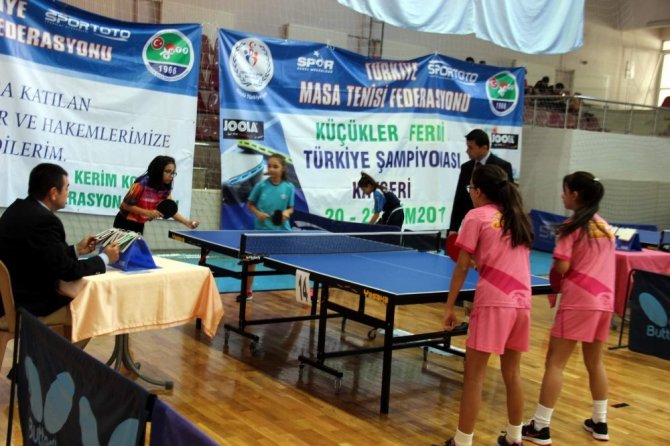 13 Yaş Altı Masa Tenisi Türkiye Şampiyonası başladı
