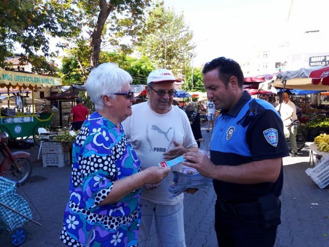 Alanya polisi turistlere harita dağıttı