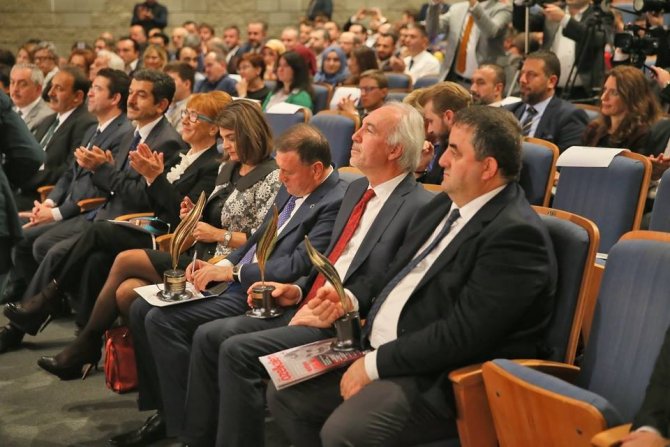 Başkan Kamil Saraçoğlu’na ’Yılın Belediye Başkanı’ ödülü