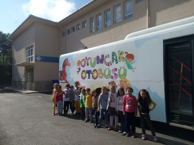 Beykozlu çocuklar için oyuncak otobüs