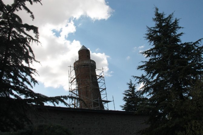 Pisa Kulesi’nden daha eğik olan "Eğri Minare" koruma altına alınıyor