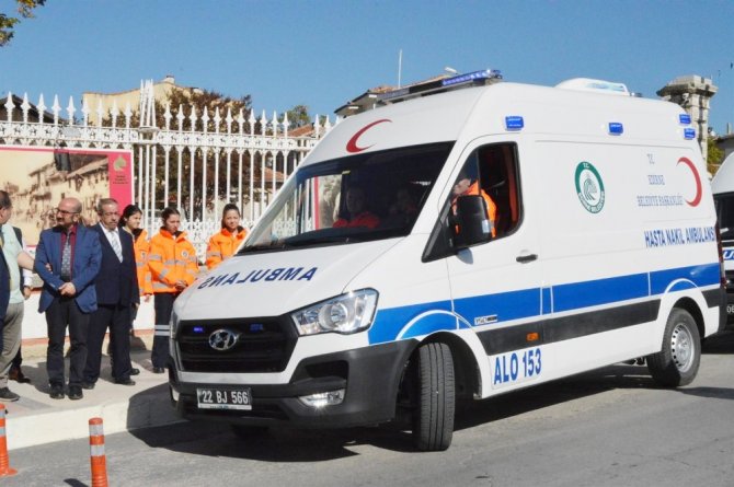 Edirne’nin ilk kadın ambulans şoförü direksiyona geçti