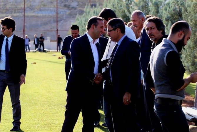 Eski Başkan Mumcu ve yönetiminden maç öncesi destek ziyareti