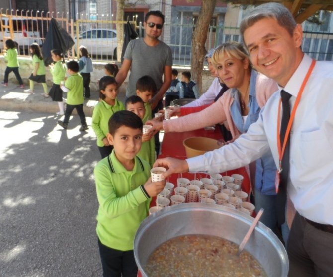 Eskişehir Odunpazarı 1. Hava İkmal Bakım Merkezi İlkokulu’nda aşure günü