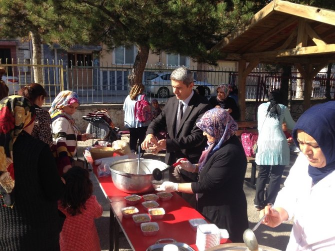 Eskişehir Odunpazarı 1. Hava İkmal Bakım Merkezi İlkokulu’nda aşure günü