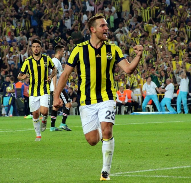 Gomis, Fenerbahçe’nin golcülerini katladı